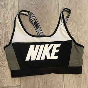 Black/white/gray Nike Sportsbra
